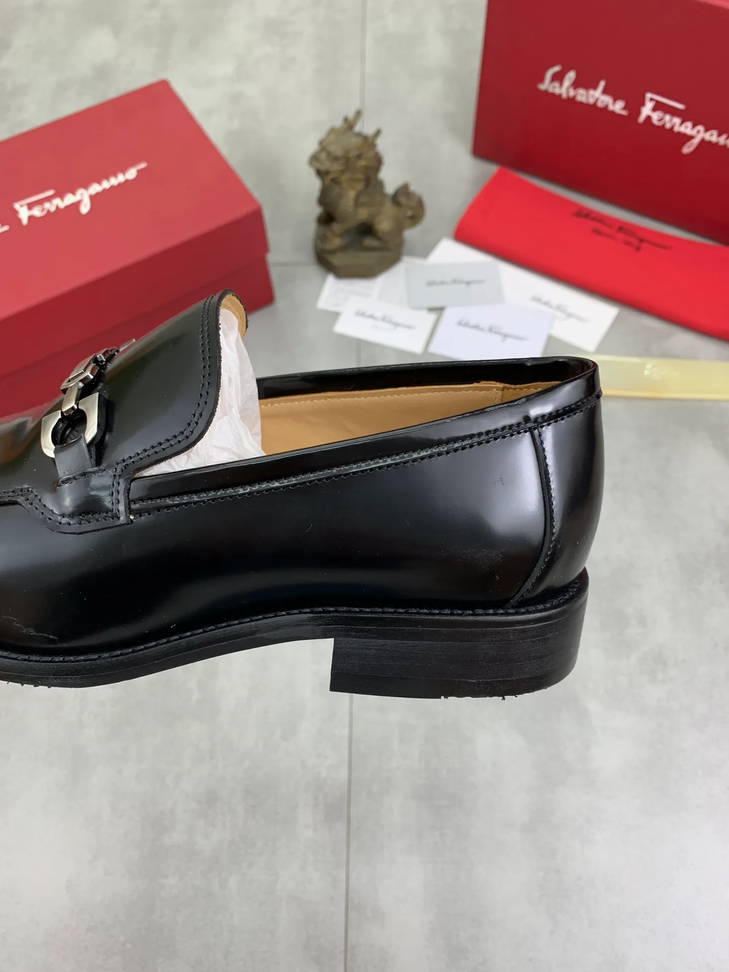 Men's Men's Shoes 💰P460💰[New Style] Water-dyed Niuli 🆘[Salvatore Ferragamo] Ferragamo's latest casual business leather shoes for men! Available at counters simultaneously! The fabric is made of specially imported original pebbled calfskin, and the lining is made of imported water-dyed cowhide. It is absolutely luxurious and leads the fashion trend. Matching code: 38-45 (46 can be customized) Black, brown and burgundy colors available